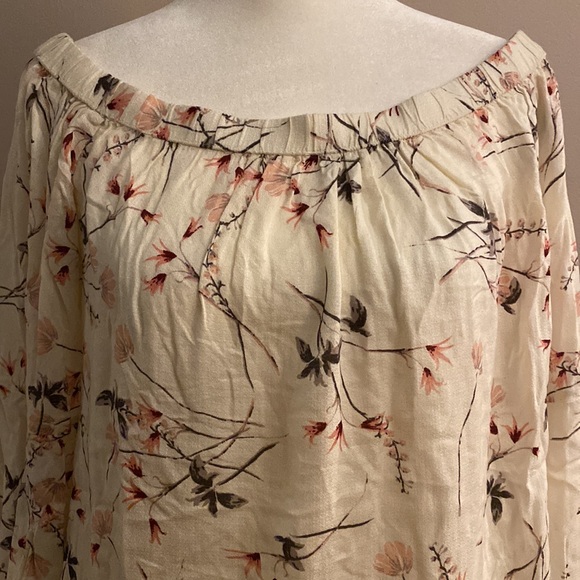Lucky Brand Bell Sleeve Floral Off Shoulder Bohemian Floral Blouse - Picture 2 of 13